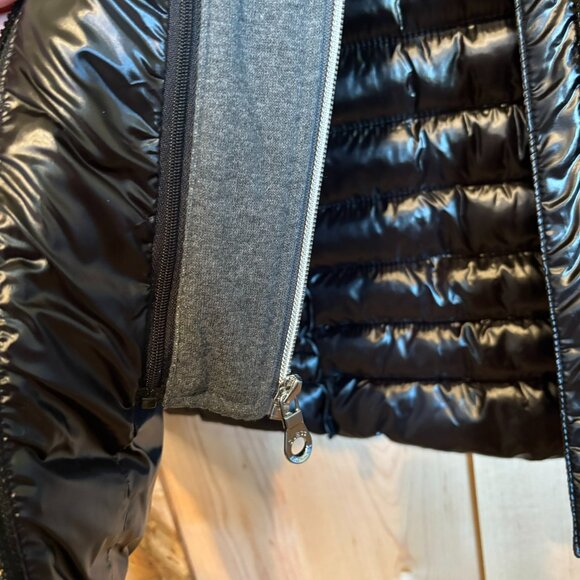 New Guess Packable Puffer Jacket Removable Hood  Stuff Sack M Black 22LMP719 - Picture 5 of 16